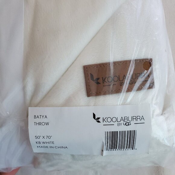 NEW Koolaburra by UGG White Faux Fur Throw Batya‎ 50 in x 70 in - Picture 5 of 5